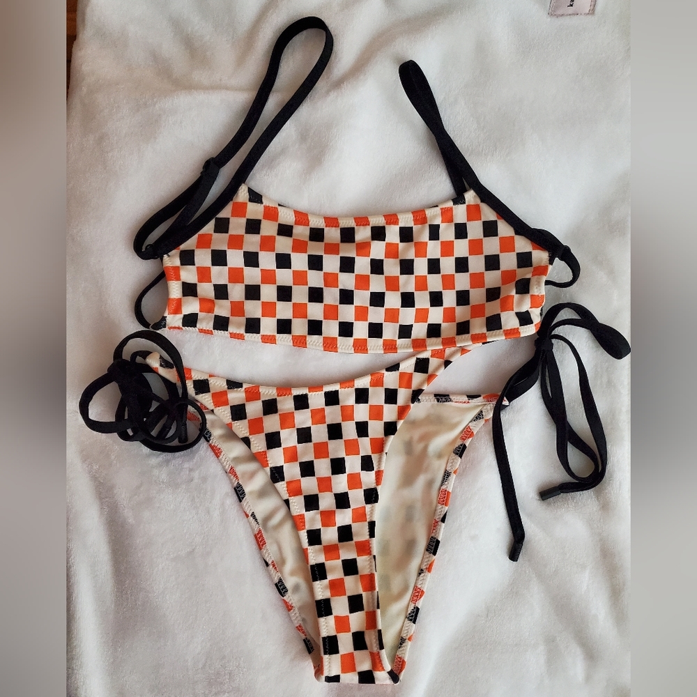 Triangl bikini Lou-checo~ hard to find!